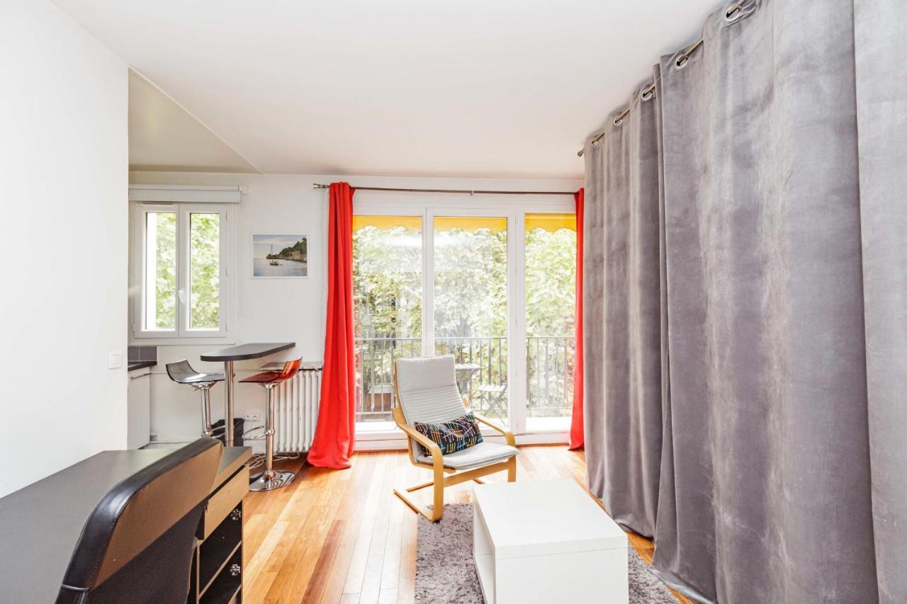 A Cosy Nest With A Balcony Near The Seine Parijs