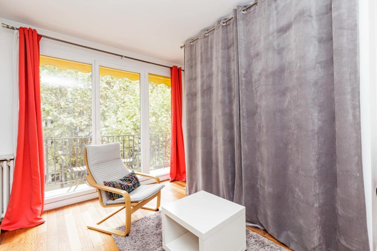 Appartement A Cosy Nest With A Balcony Near The Seine Parijs