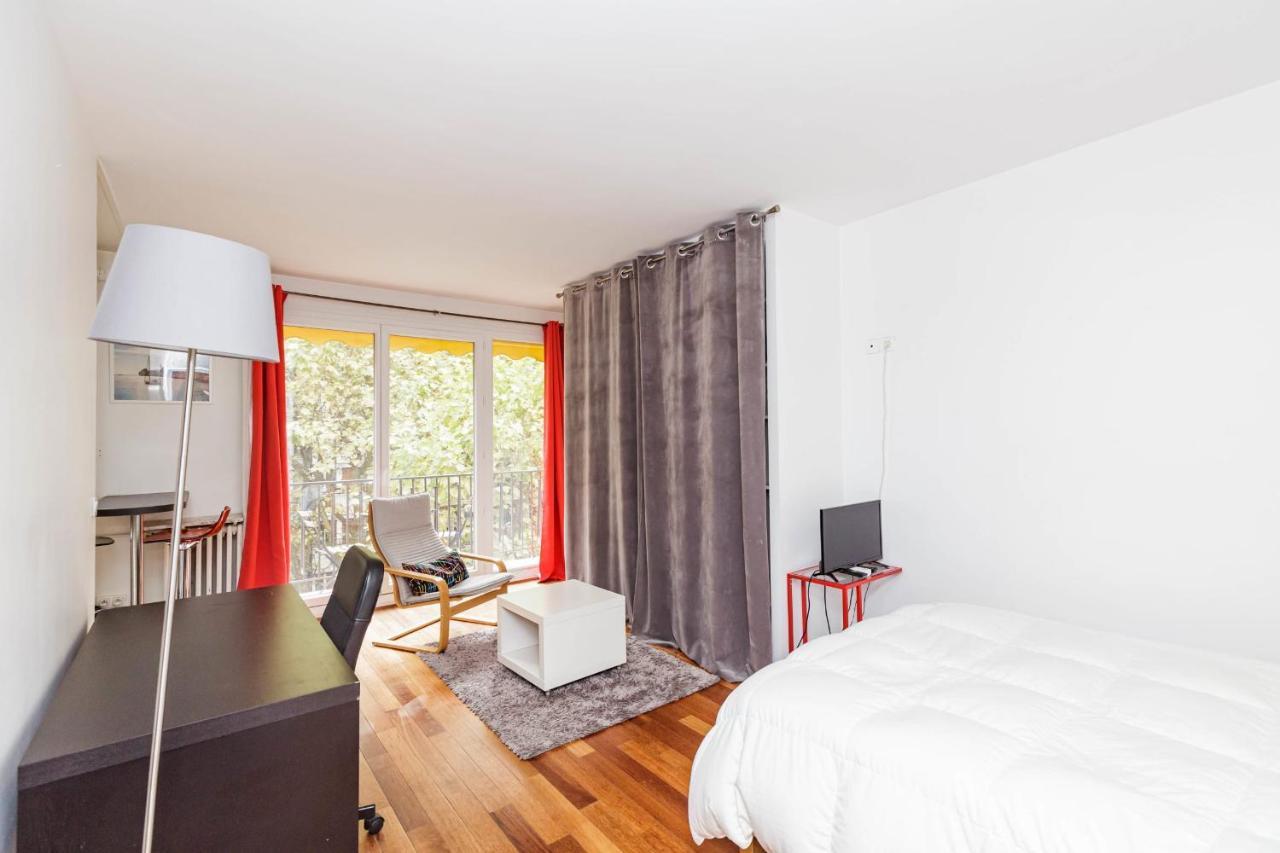 A Cosy Nest With A Balcony Near The Seine * Parijs